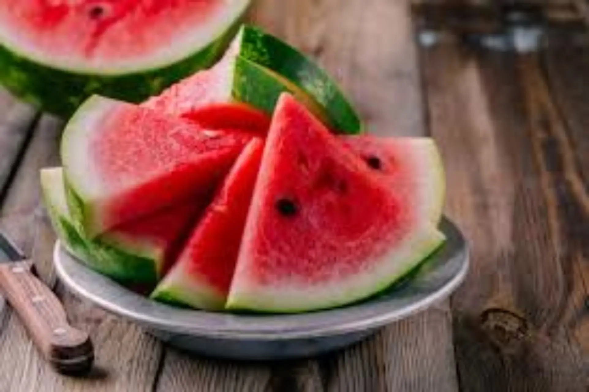 Mangiare anguria ogni giorno: ecco cosa succede davvero a pressione e glicemia Mangiare anguria ogni giorno: ecco cosa succede davvero a pressione e glicemia
