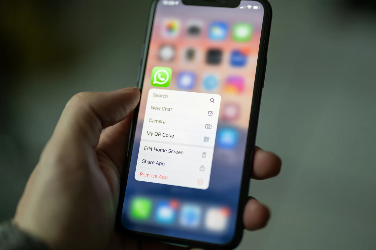Ecco come bloccare la condivisione automatica dei dati su WhatsApp in pochi passaggi Ecco come bloccare la condivisione automatica dei dati su WhatsApp in pochi passaggi