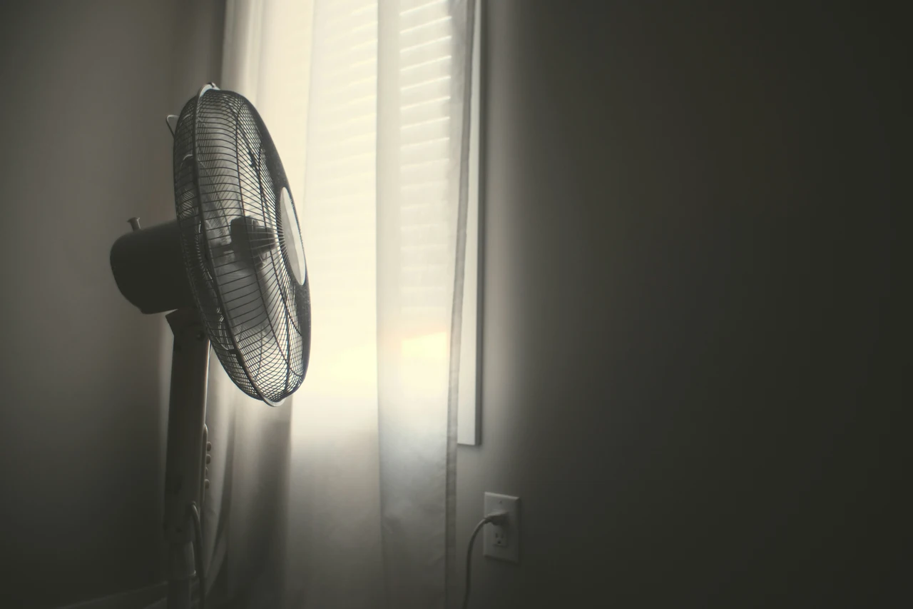 Dormire con il ventilatore acceso: fa bene o fa male? Ecco cosa sapere Dormire con il ventilatore acceso: fa bene o fa male? Ecco cosa sapere