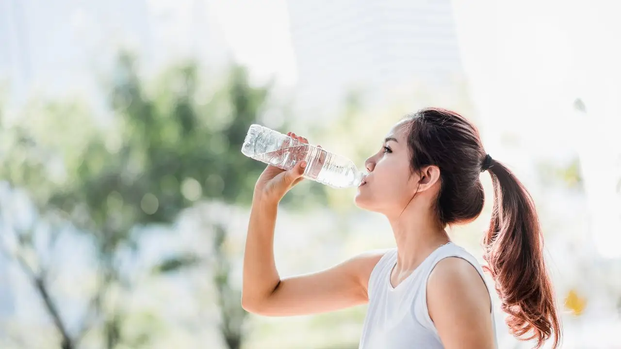 Non bere acqua ghiacciata con il caldo: ecco cosa succede al corpo Non bere acqua ghiacciata con il caldo: ecco cosa succede al corpo