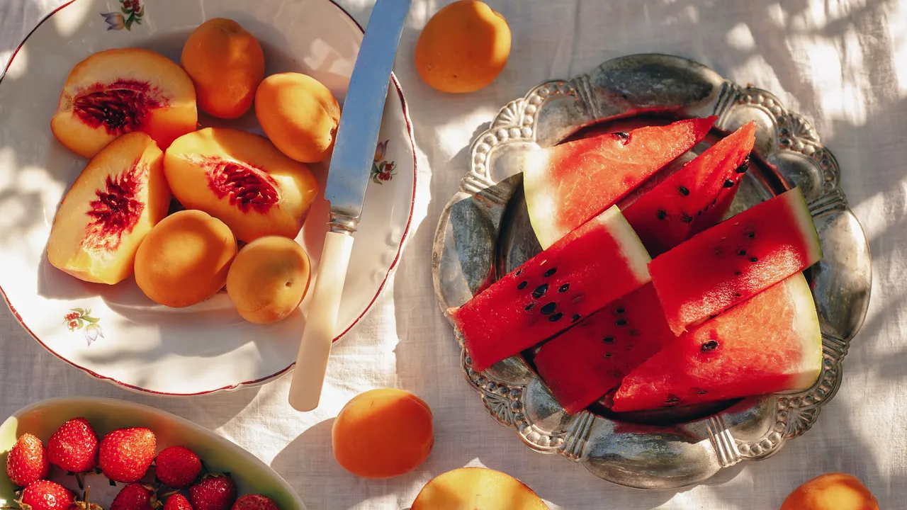 Questo frutto estivo può peggiorare la digestione: attenzione a quando lo mangi Questo frutto estivo può peggiorare la digestione: attenzione a quando lo mangi